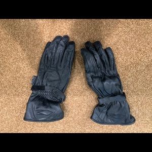 Women’s black leather motorcycle gloves